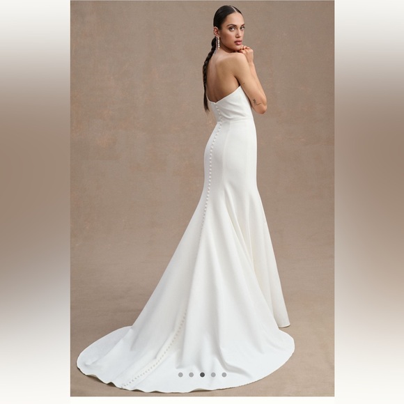 Elegant White Strapless Dress - Picture 2 of 4